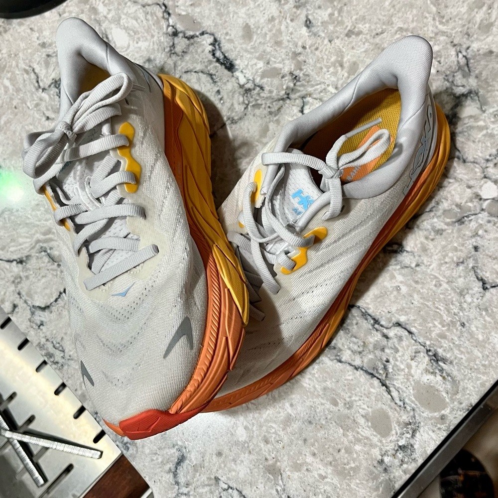 HOKA Ahari 6